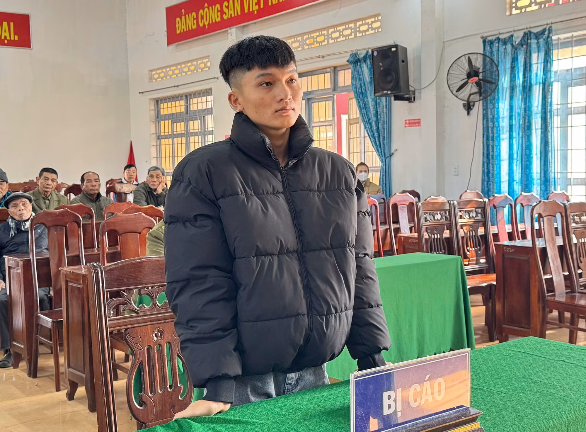 Mua pháo về chơi Tết, nam thanh niên lãnh án tù -0