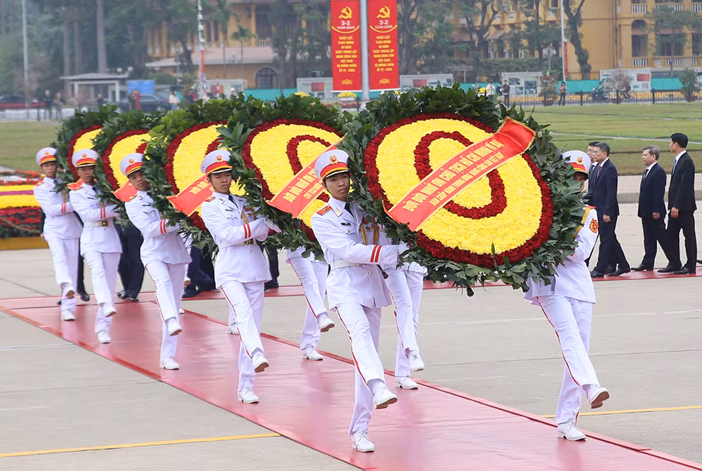 Lãnh đạo Đảng, Nhà nước vào Lăng viếng Bác và tưởng niệm các Anh hùng Liệt sĩ -0
