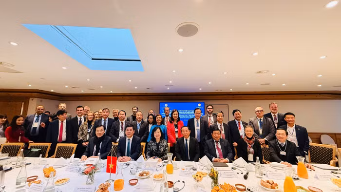 Chủ tịch tập đoàn FPT tiết lộ một trong những ngành sẽ ứng dụng AI nhiều nhất - FPT Long Châu có lợi thế lớn -0