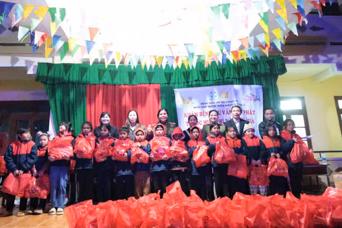  Tết ấm cho học sinh vùng cao Quảng Nam -1