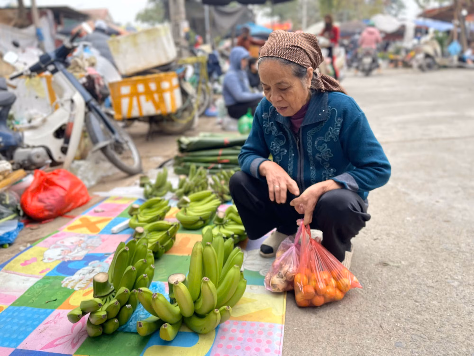 Thị trường ngày 24 Tết Ất Tỵ: Chuối xanh đắt đỏ -0