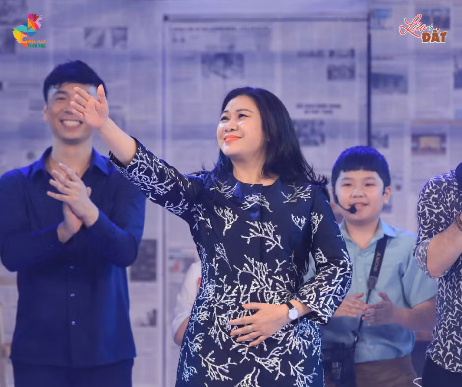 NSƯT Cao Ngọc Ánh - Tổng đạo diễn vở nhạc kịch "Lửa từ Đất".