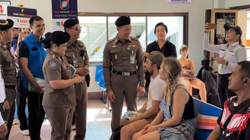 Cảnh sát du lịch châu Á: Chuyên nghiệp và thân thiện -1