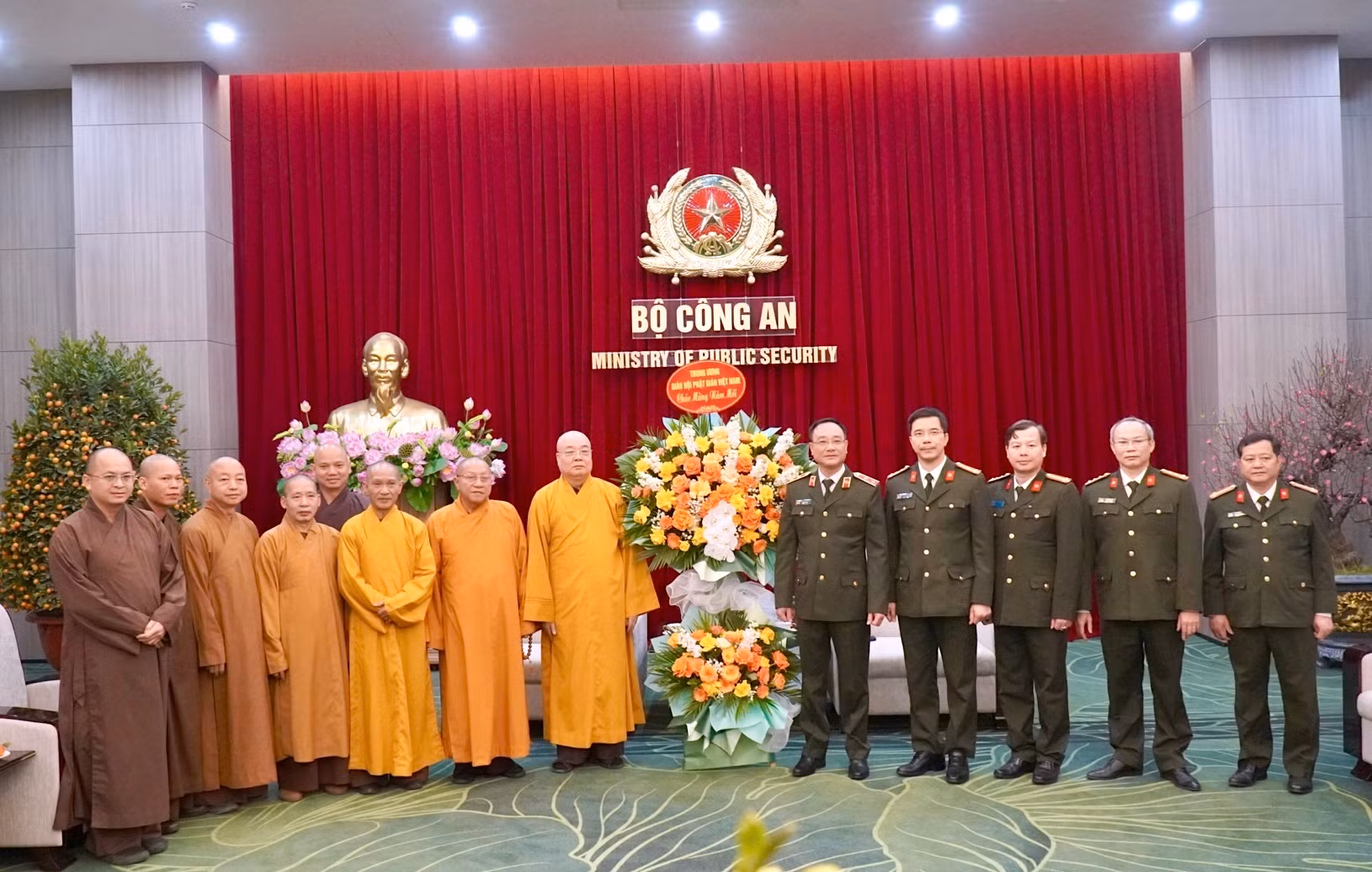 Tổng Giáo phận Hà Nội, Trung ương Giáo hội Phật giáo Việt Nam và Hội thánh Tin lành Việt Nam (miền Bắc) chúc Tết Bộ Công an -0