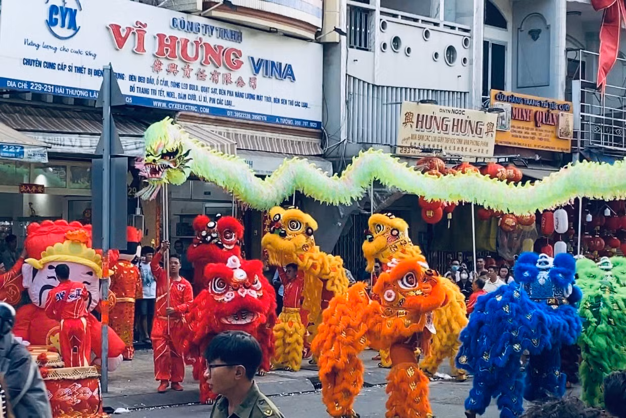 TP Hồ Chí Minh rộn ràng tiếng trống múa lân ngày mùng 1 Tết -0