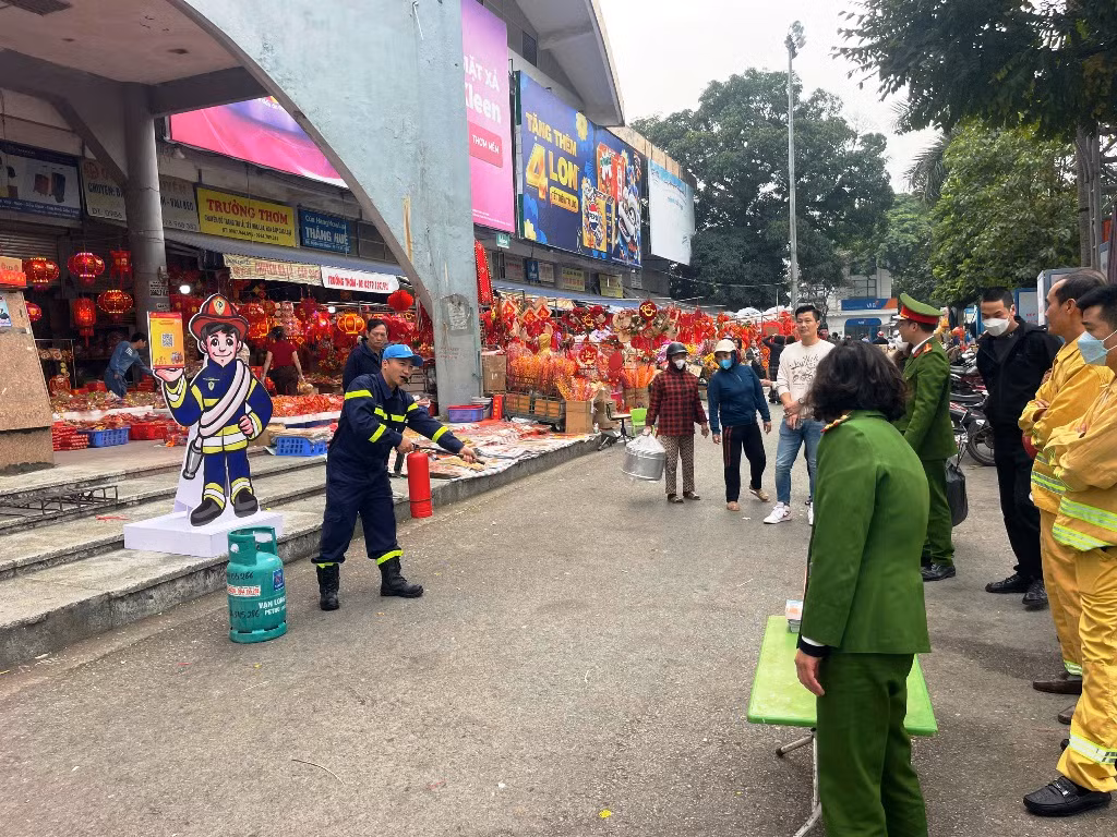 Tăng cường PCCC tại các chợ dịp Tết -0