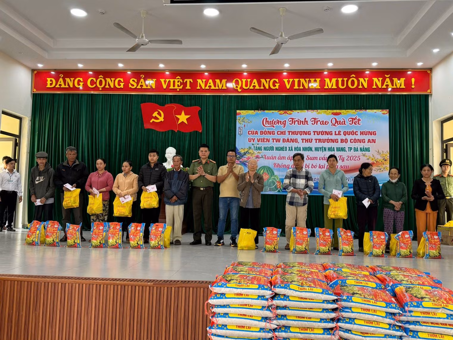Đem “Xuân ấm áp, Tết sum vầy Ất Tỵ 2025 – Không để ai bị bỏ lại phía sau” đến bà con nghèo xã Hòa Nhơn -0