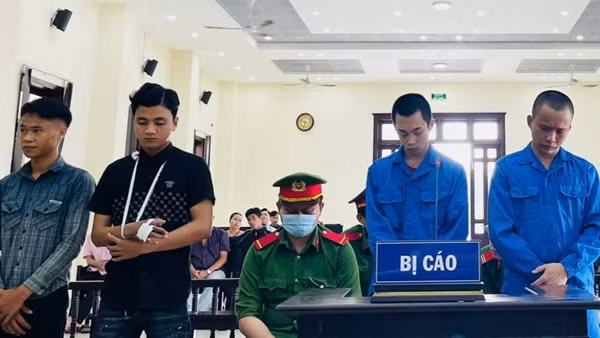 Bị chém trọng thương vì nhậu say, đòi “mây mưa” với bóng hồng