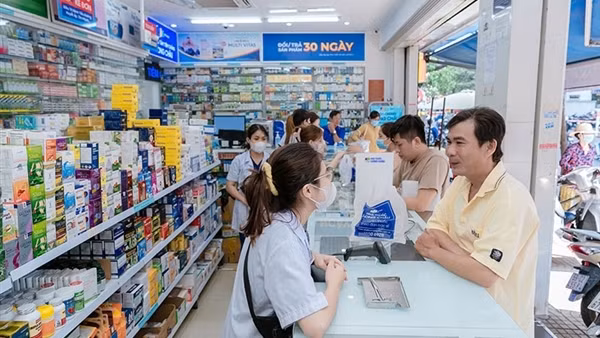 FPT Long Châu đảm bảo phục vụ đầy đủ thuốc, chăm lo sức khoẻ cho bà con xuyên Tết