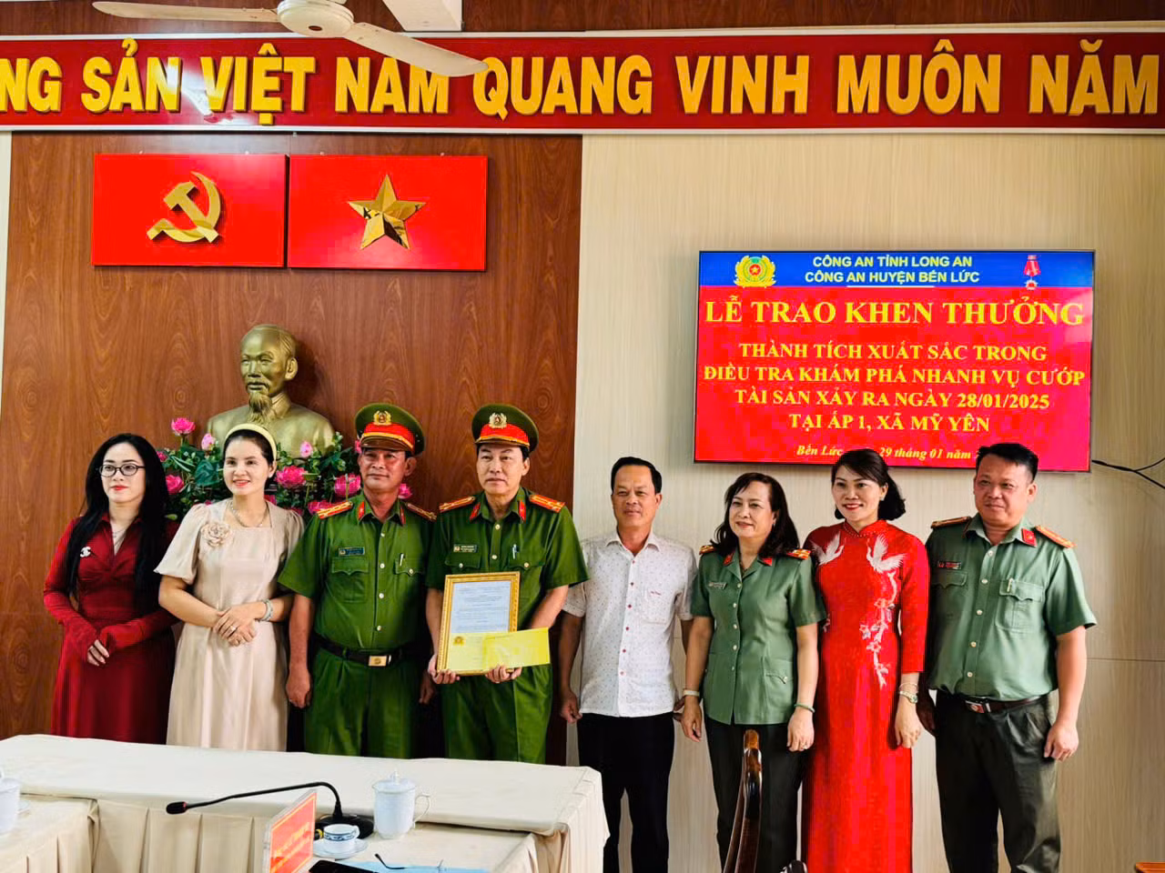 Phá án nhanh ngày cuối năm, Công an huyện Bến Lức được thưởng nóng ngày đầu năm -0
