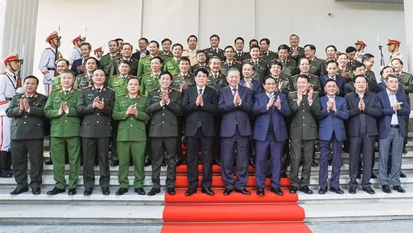 Giữ vững môi trường an ninh, an toàn để phát triển đất nước
