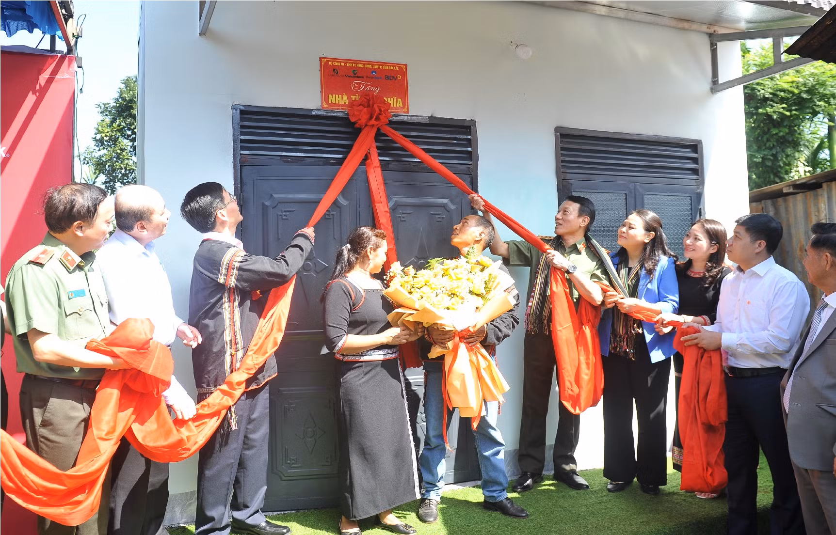 CAND16-Xuân về bên những mái ấm thắm tình dân tộc, nghĩa đồng bào -0