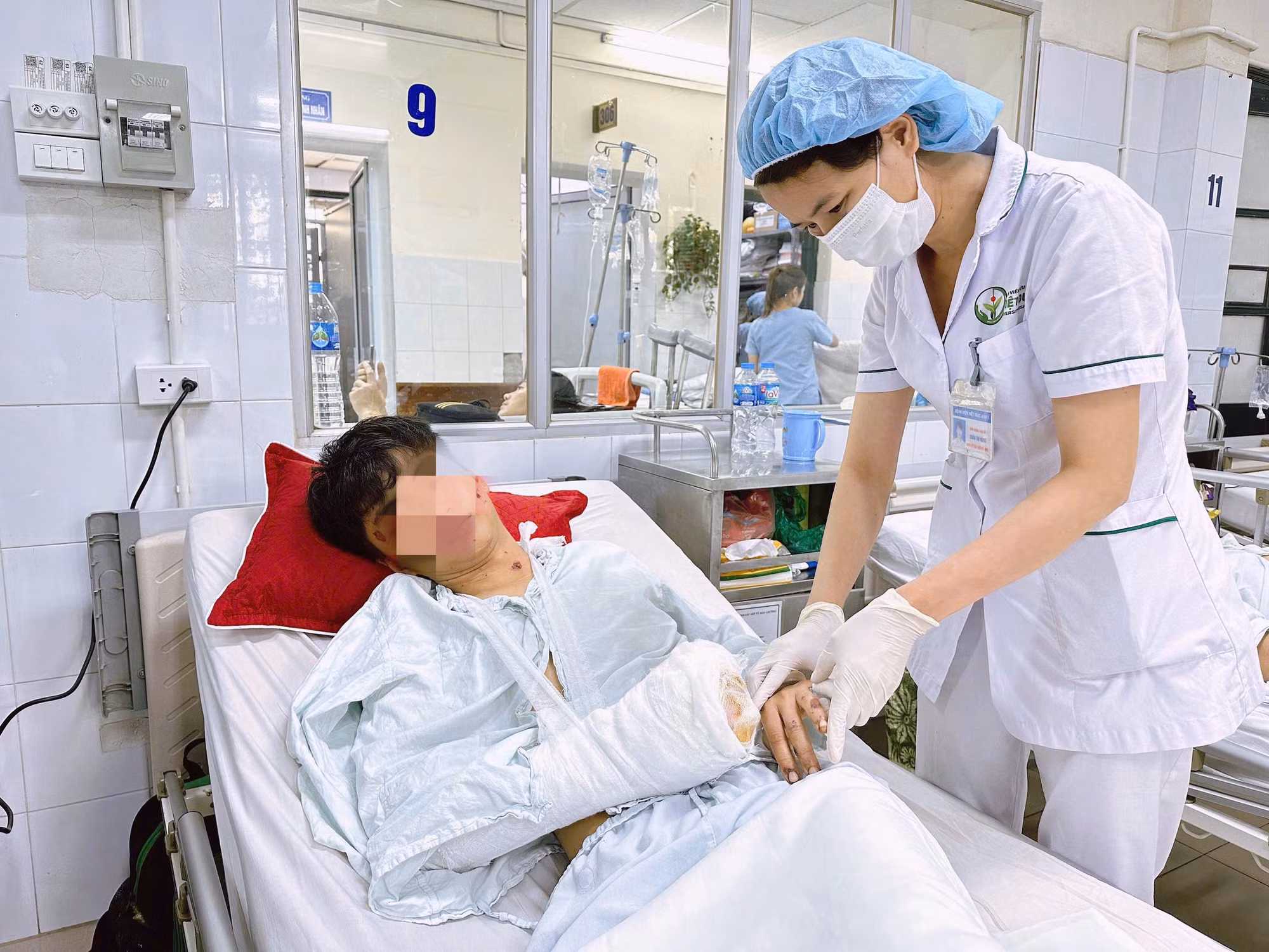 Cấp cứu nhiều ca tai nạn giao thông do rượu bia, dọn nhà bị ngã chấn thương -0