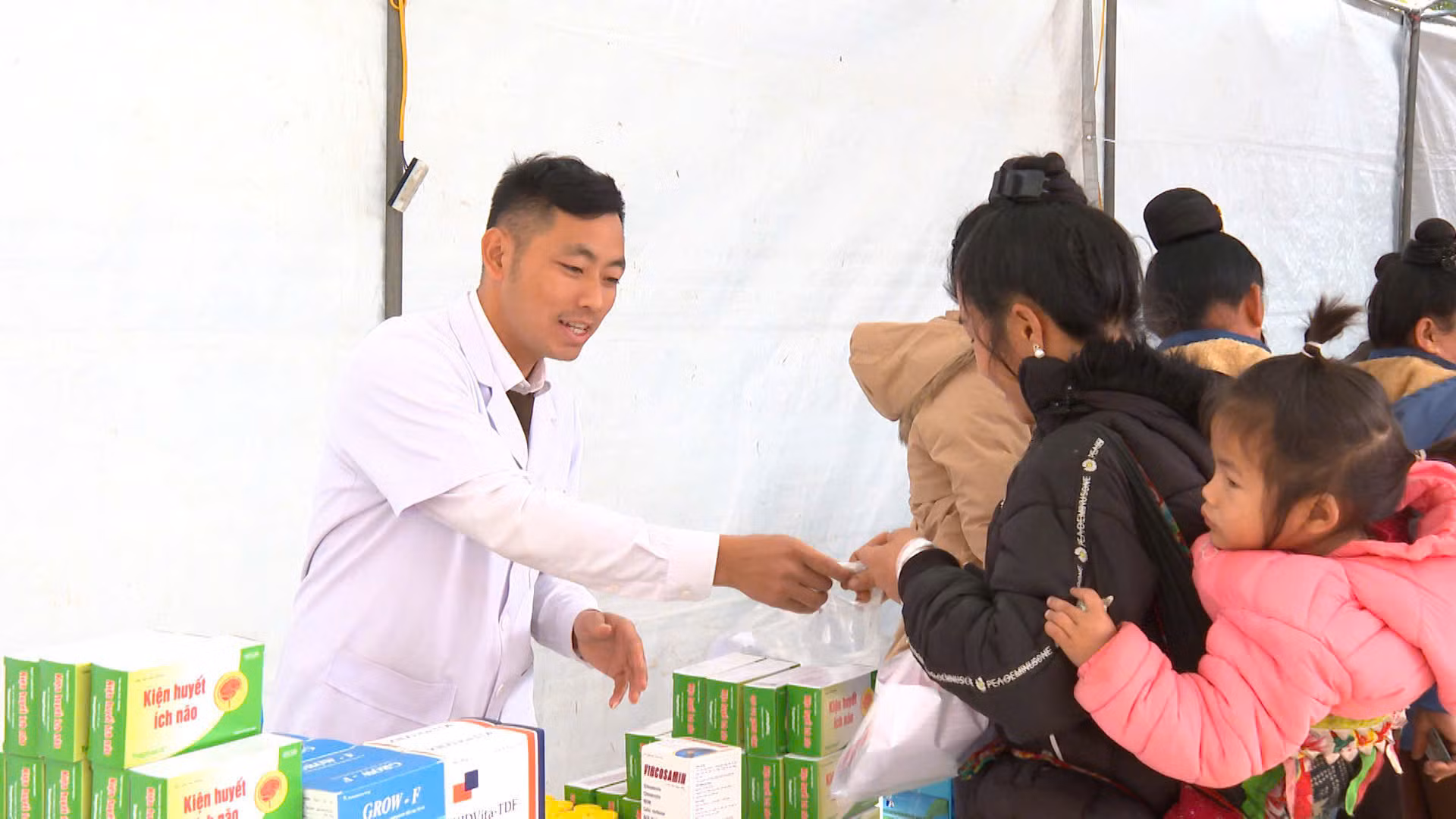 Ấm áp chương trình “Sắc xuân biên giới - An ninh vững bền” tại xã Na Tông, Điện Biên -1