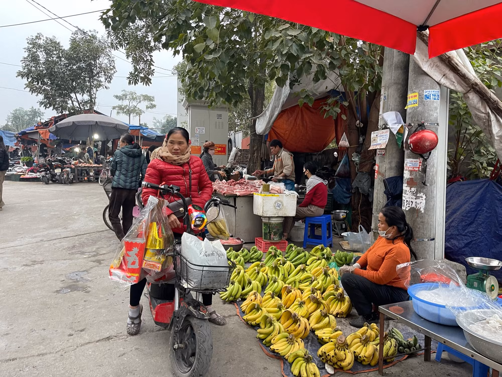 Thị trường hàng hóa, đồ lễ cúng ông Táo dồi dào, sức mua tăng -0