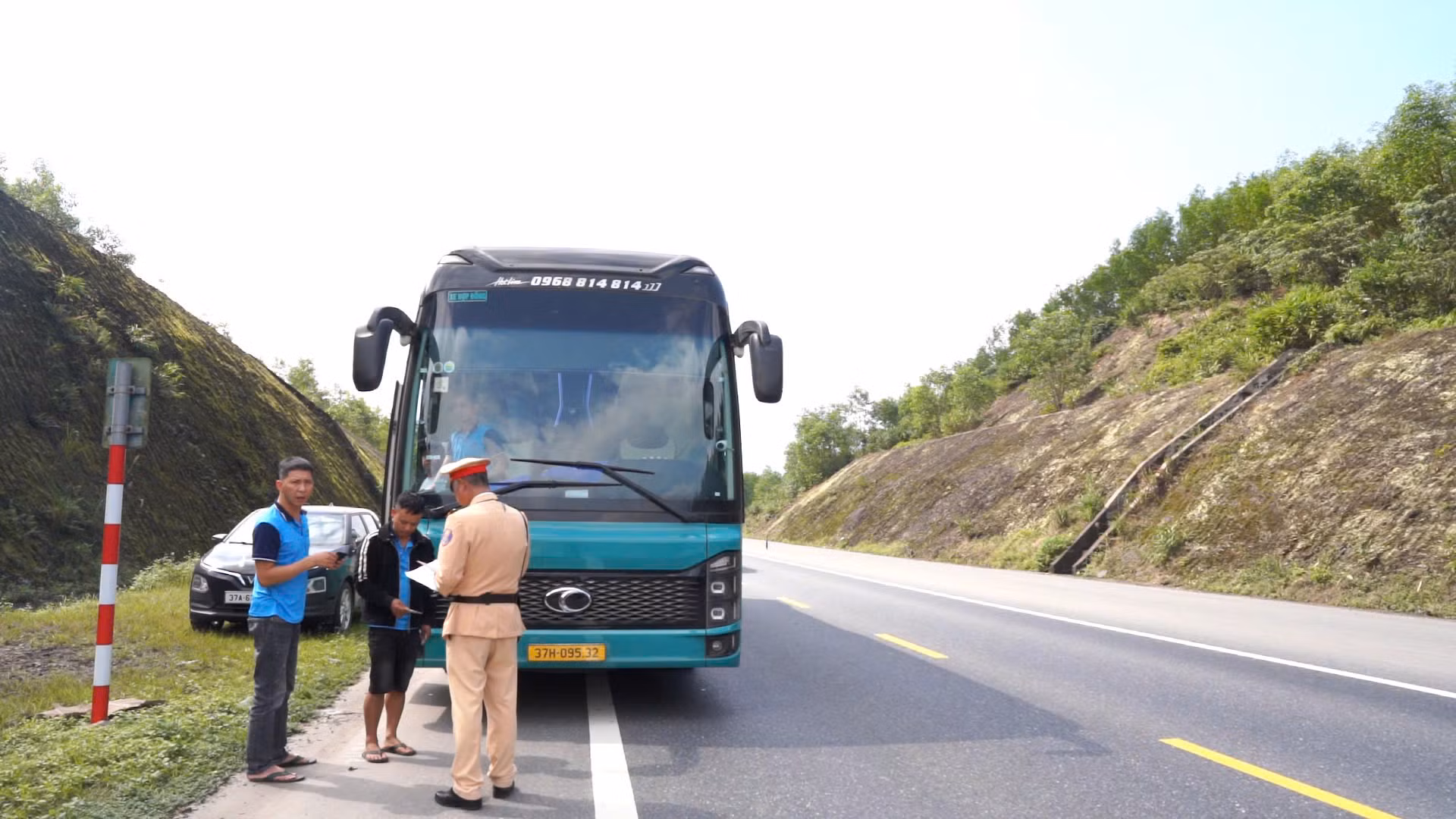 CSGT TP Huế tăng cường xử lý phương tiện vi phạm giao thông dịp giáp Tết -0