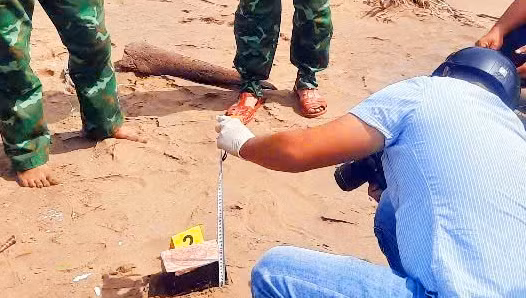 Phát hiện nhiều vật thể nghi là ma túy trôi dạt vào bãi biển ở Trà Vinh -0
