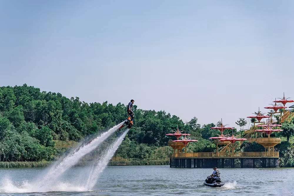 Du xuân trên vùng đất sử thi -0