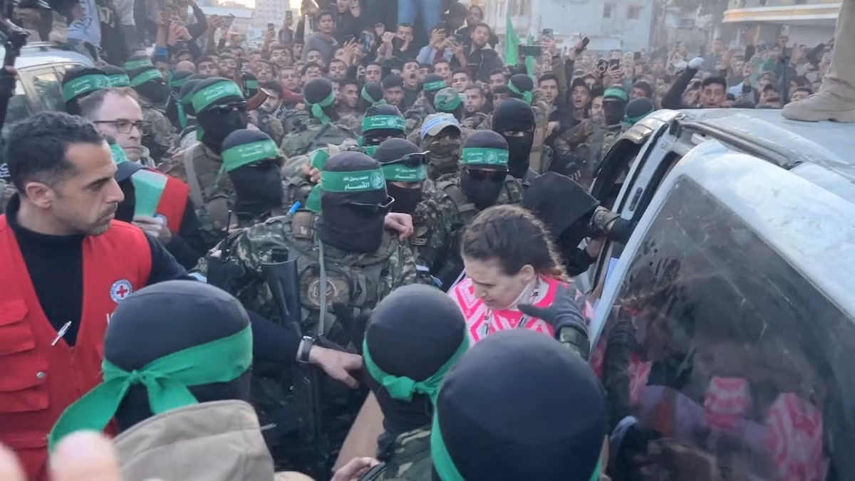 Các con tin Israel được trở về nhà từ Dải Gaza, chuyên gia Mỹ phát cảnh báo nóng -0