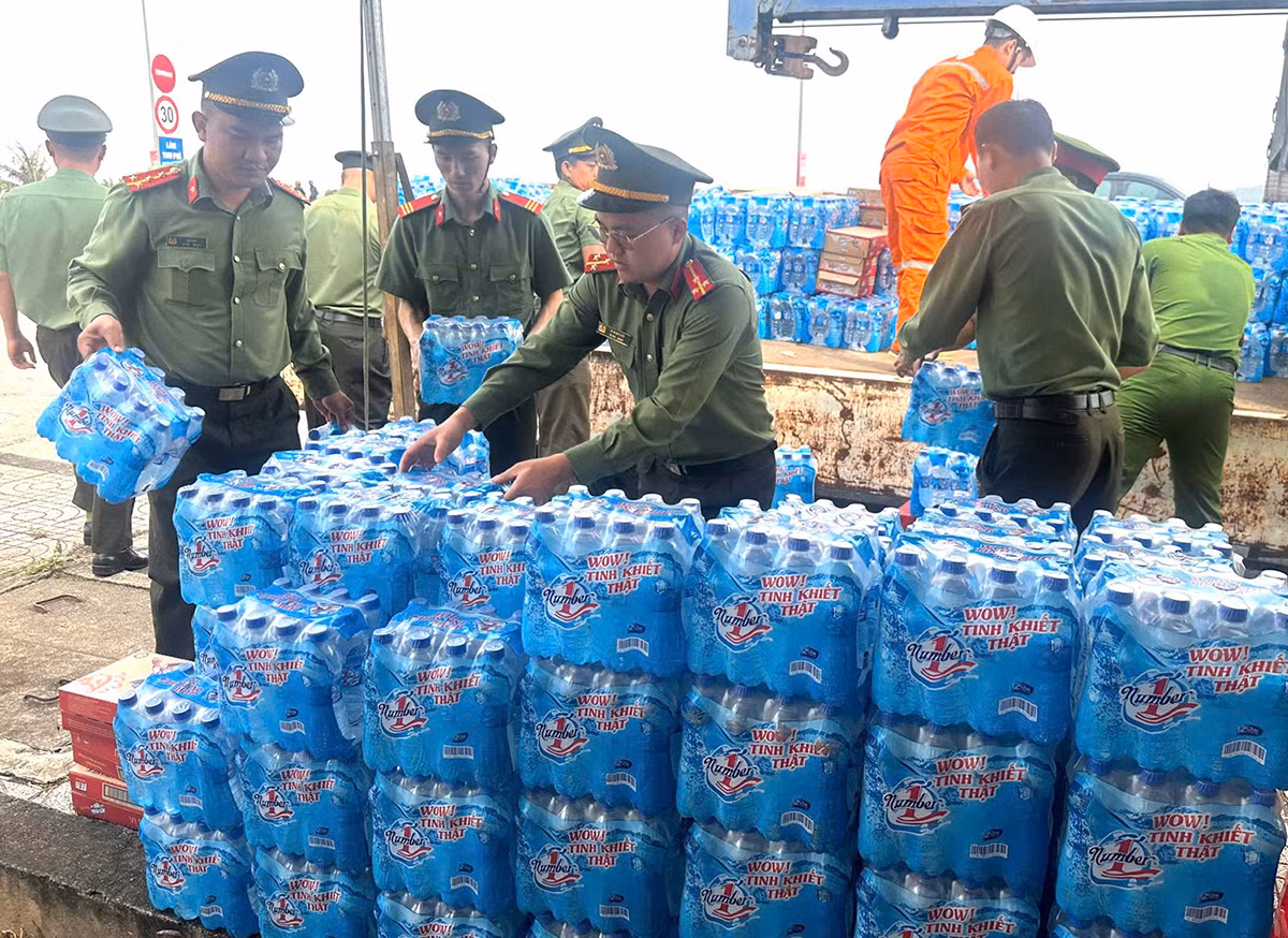 &nbsp;Công an Đắk Nông tiếp sức cho người dân trên đường về quê đón Tết -2