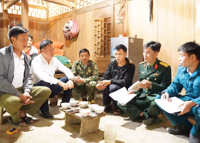 Trang 48 tết - Người Mông đầu tiên ở Tà Cóm lên đại học -0