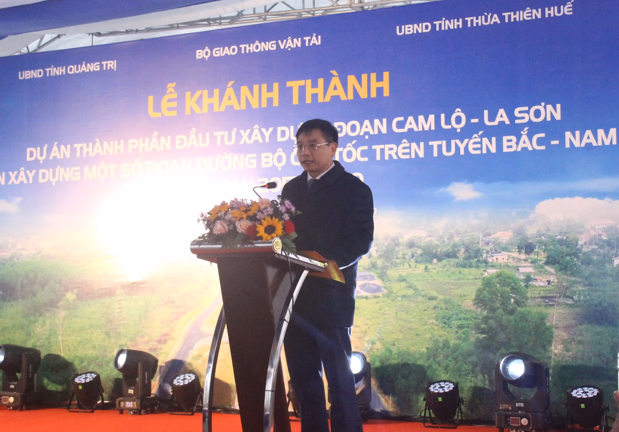 Cao tốc Cam Lộ - La Sơn hơn 7.600 tỷ đồng chính thức đưa vào khai thác -0