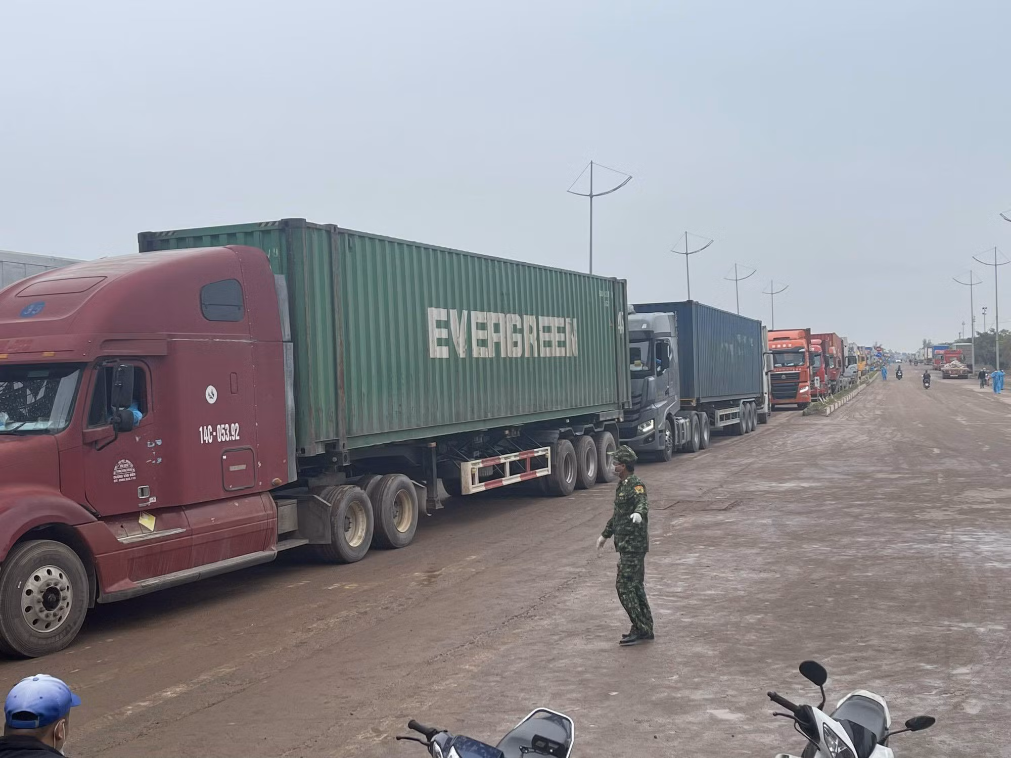 Từ 8/1/2023, nối lại hoạt động thông quan hàng hóa và vận tải hành khách tại các cửa khẩu biên giới -0