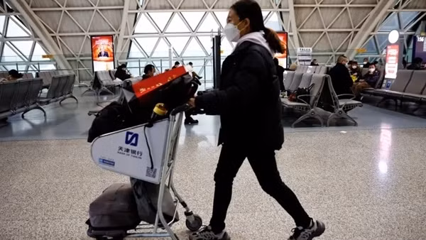 Nhiều nước châu Âu yêu cầu du khách từ Trung Quốc âm tính COVID-19 khi nhập cảnh