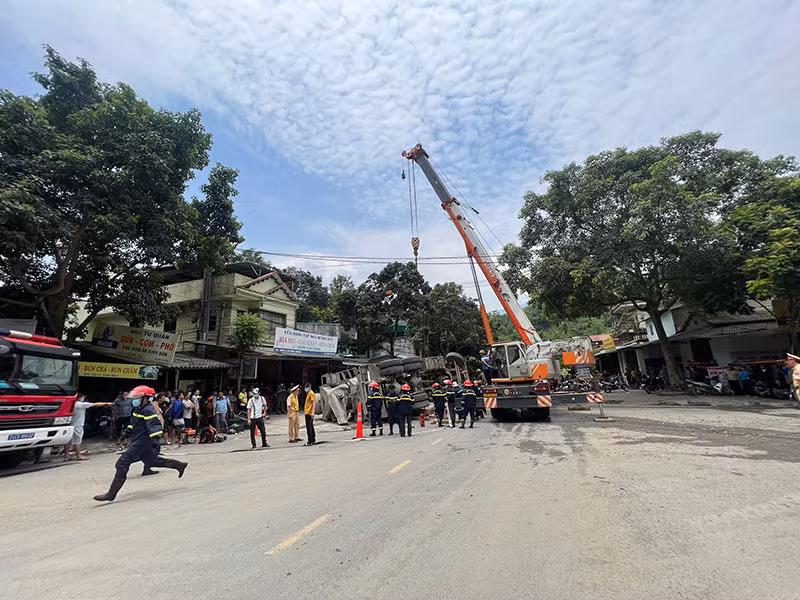 Tai nạn giao thông nghiêm trọng khiến 3 người thương vong -1