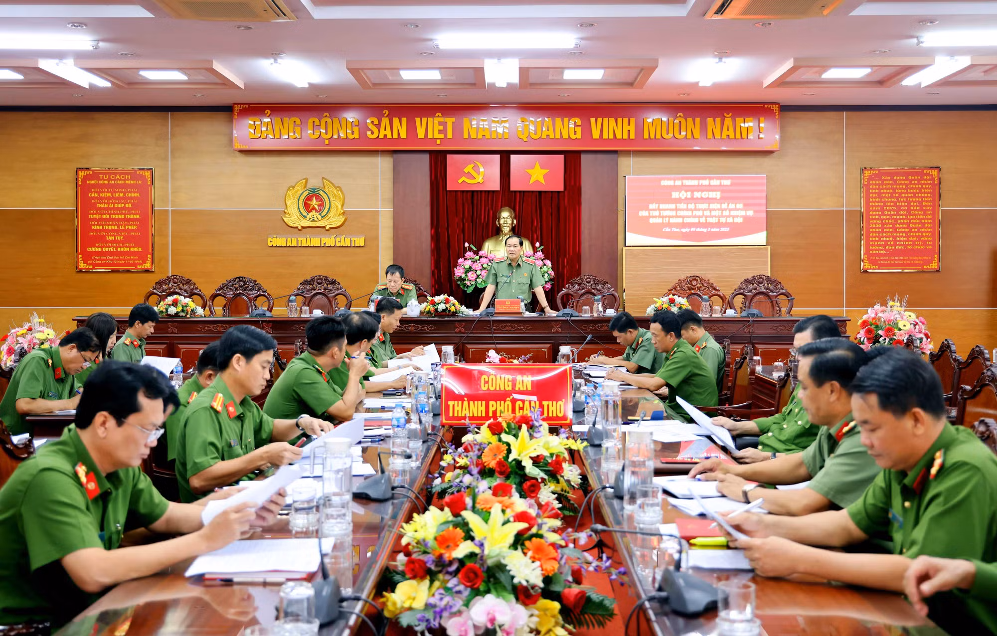 Công an TP Cần Thơ triển khai cao điểm “50 ngày, đêm” đăng ký, kích hoạt tài khoản định danh điện tử -0