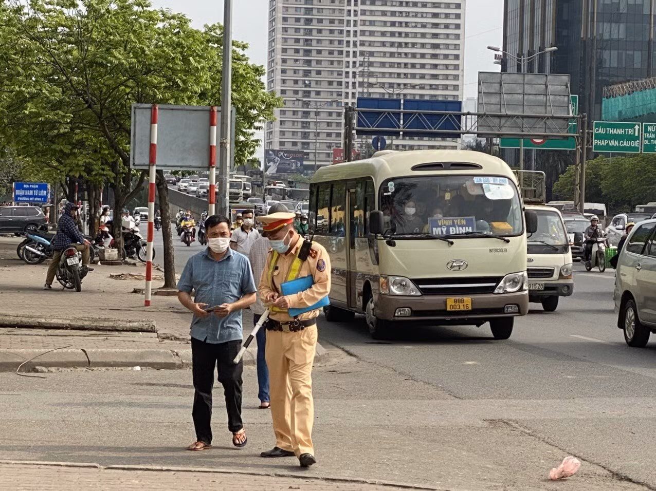 Hà Nội thu hồi phù hiệu cả nghìn ô tô vi phạm tốc độ -0