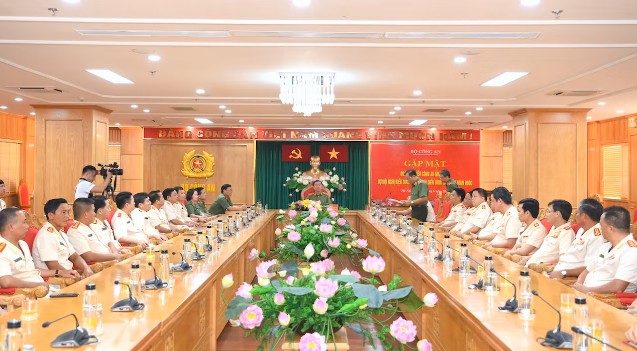 Lan toả tinh thần thi đua tích cực, nhân lên hàng trăm, hàng nghìn điển hình tiên tiến khác -0