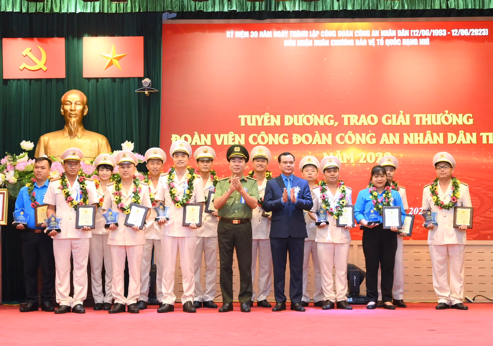 Công đoàn CAND kỷ niệm 30 năm Ngày thành lập và đón nhận Huân chương Bảo vệ Tổ quốc hạng Nhì -0