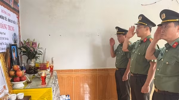 Công an Hà Tĩnh chia sẻ đau thương với gia đình các liệt sĩ hy sinh tại Đắk Lắk