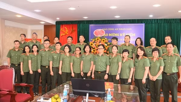 Thứ trưởng Trần Quốc Tỏ chúc mừng Báo CAND nhân kỷ niệm 98 năm Ngày Báo chí Cách mạng Việt Nam