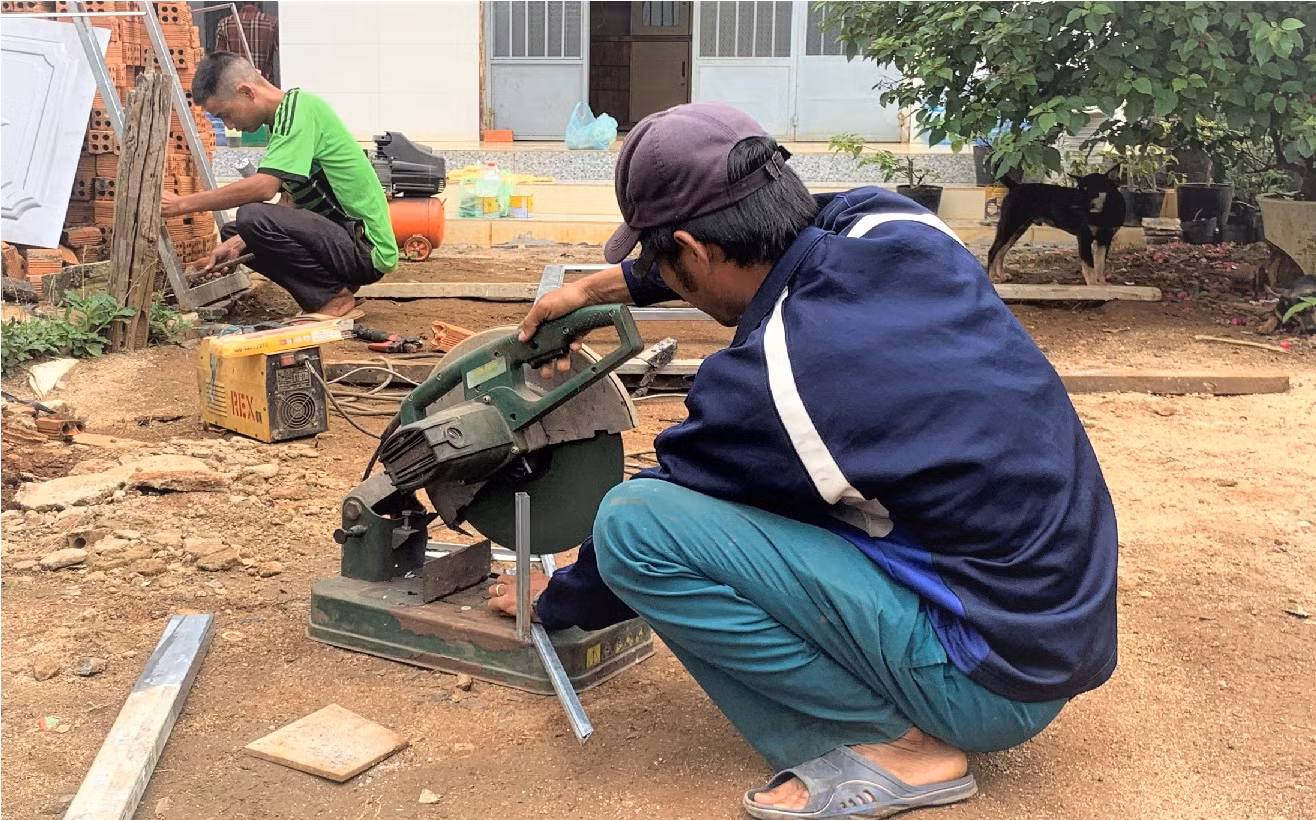 Người dân phẫn nộ, lên án nhóm tấn công trụ sở UBND xã -0