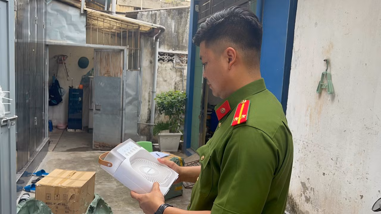 Thu giữ hơn 5.000 sản phẩm là thiết bị điện không rõ nguồn gốc xuất xứ -0