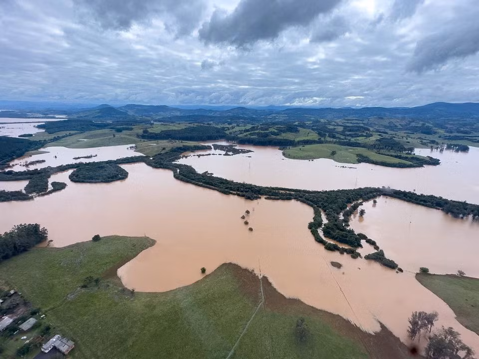 Bão lụt cướp đi sinh mạng của hàng chục người tại Brazil - 2