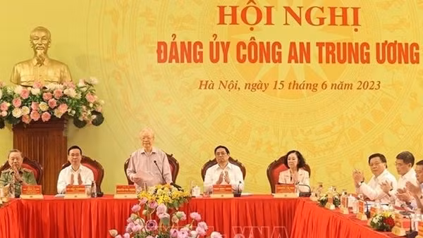 Tiếp tục phát huy vai trò gương mẫu, xây dựng lực lượng CAND thật sự trong sạch, vững mạnh