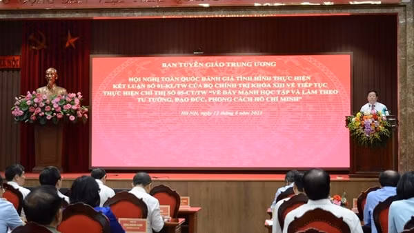 Nhìn lại 2 năm đẩy mạnh học tập và làm theo tư tưởng, đạo đức, phong cách Hồ Chí Minh
