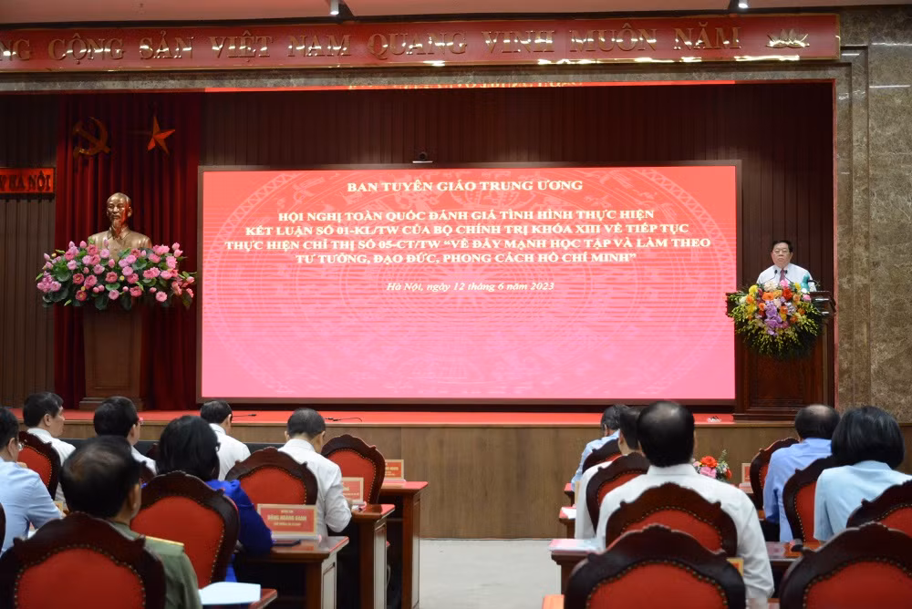 Nhìn lại 2 năm đẩy mạnh học tập và làm theo tư tưởng, đạo đức, phong cách Hồ Chí Minh -0