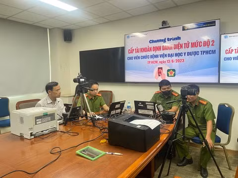 Triển khai hệ thống thông báo lưu trú qua phần mềm ASM tại bệnh viện lớn -0