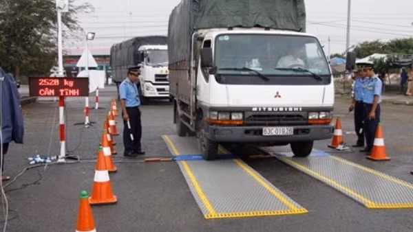 Xử phạt nguội xe quá tải, từ chối đăng kiểm nếu không nộp phạt vi phạm