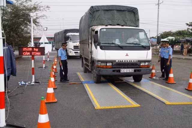 Xử phạt nguội xe quá tải, từ chối đăng kiểm nếu không nộp phạt vi phạm -0