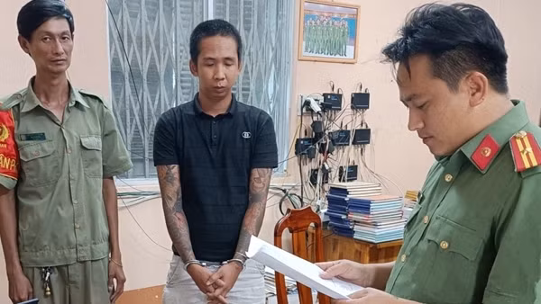 Bắt tạm giam nhóm mua bán trái phép vũ khí quân dụng