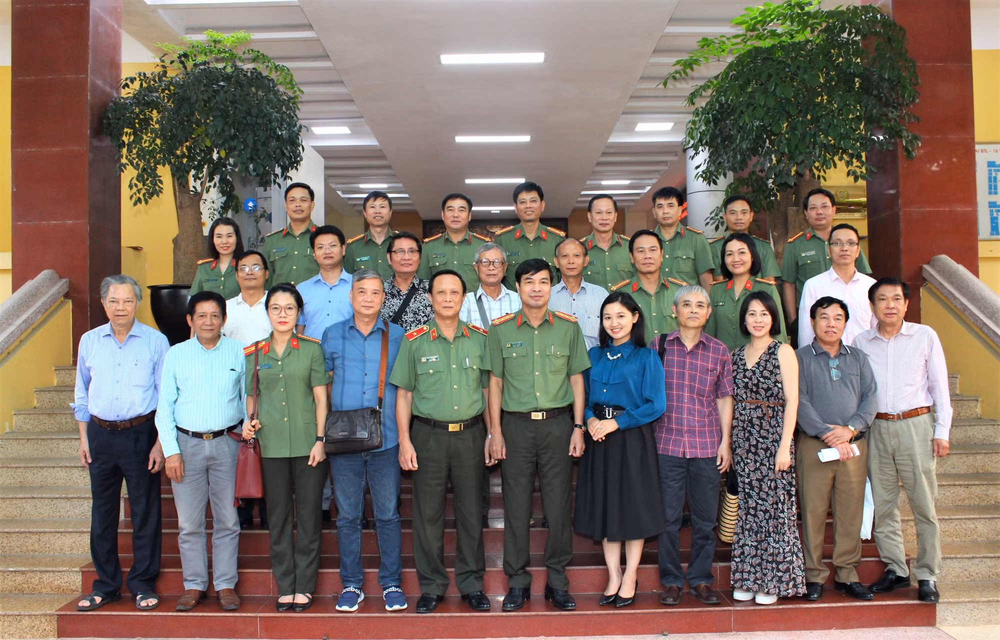 Tr 16 SĐB - Hình tượng người chiến sĩ CAND trong văn học nghệ thuật -1