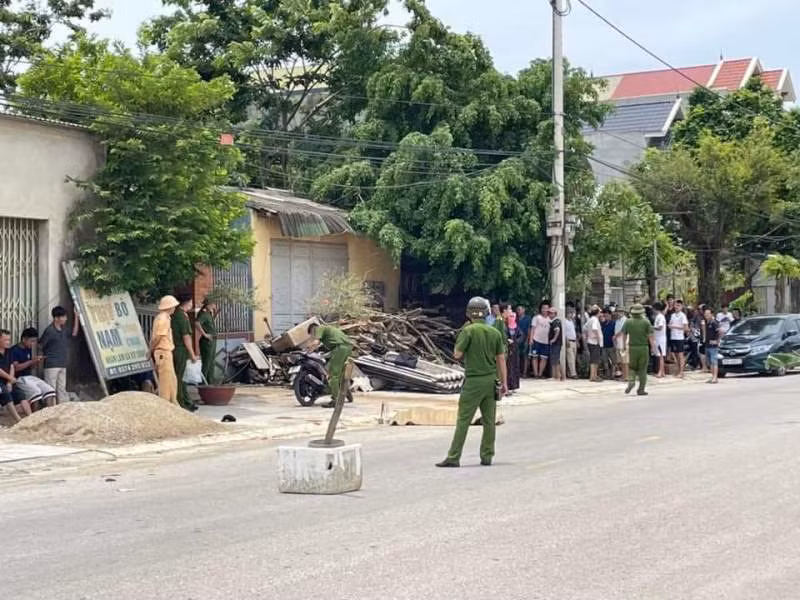 Mâu thuẫn vay nợ tiền, 2 ngượi bị đâm thương vong -0