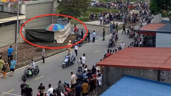 Tá hỏa phát hiện xác chết trong bao tải vứt trên vỉa hè