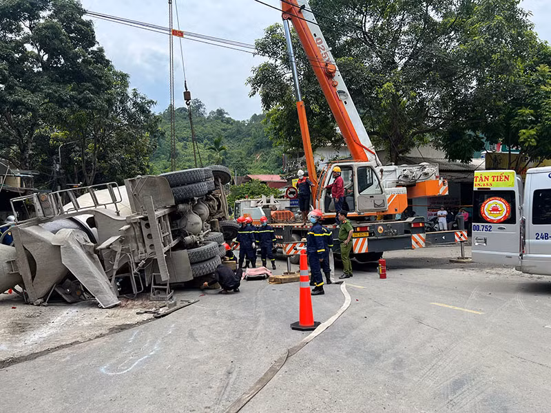 Tai nạn giao thông nghiêm trọng khiến 3 người thương vong -0