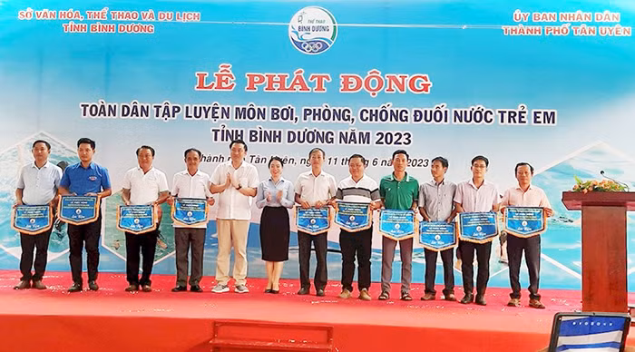 Bình Dương phát động toàn dân tập bơi, phòng, chống đuối nước trẻ em năm 2023 -0